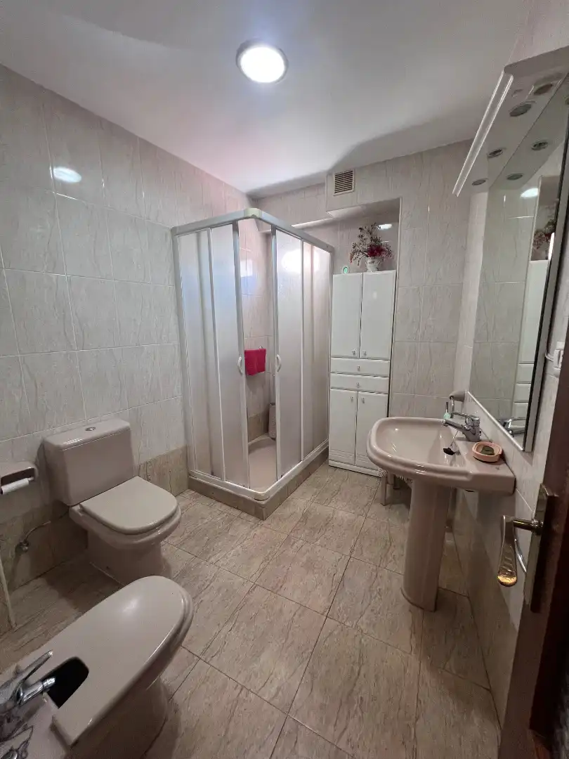 Baño de Piso en venta en Jaén con Aire acondicionado, Calefacción y Amueblado