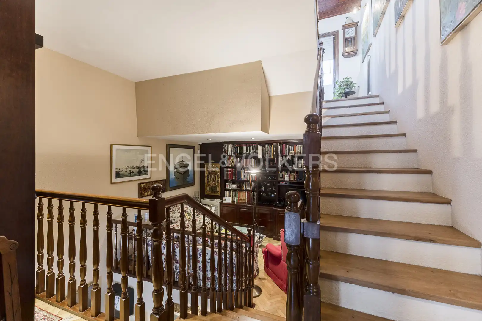 Einfamilien-Reihenhaus zum Verkauf in Barcelona mit Heizung, Privatgarten und Parkett