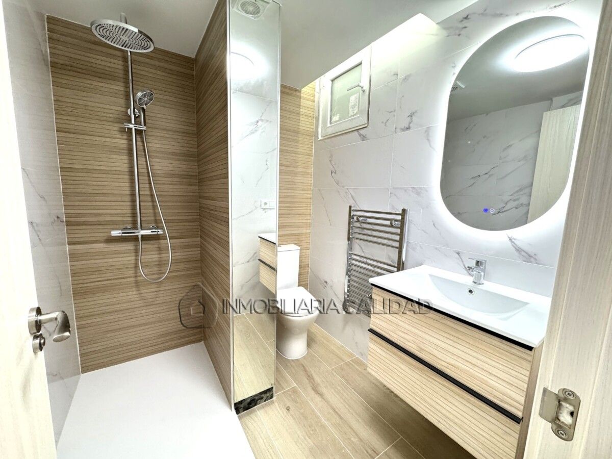 Bany de Pis en venda en Burgos Capital amb Calefacció