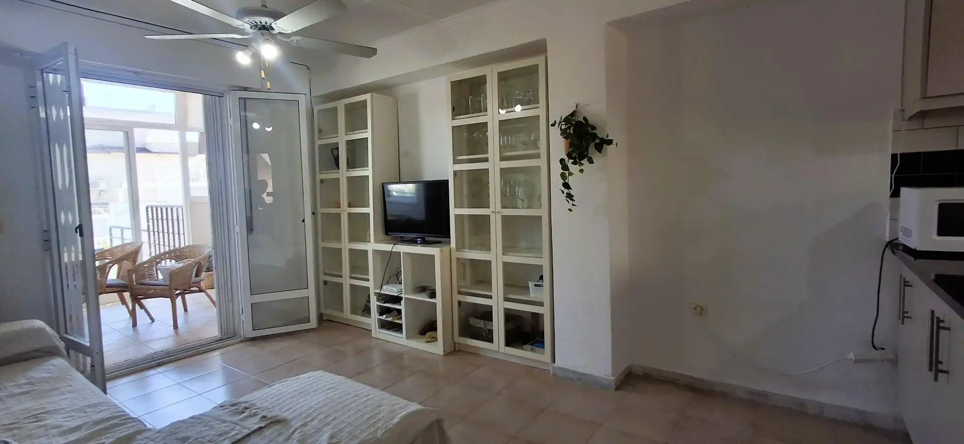 Wohnzimmer von Erdgeschoss zur Miete in Orihuela mit Klimaanlage, Privatgarten und Terrasse