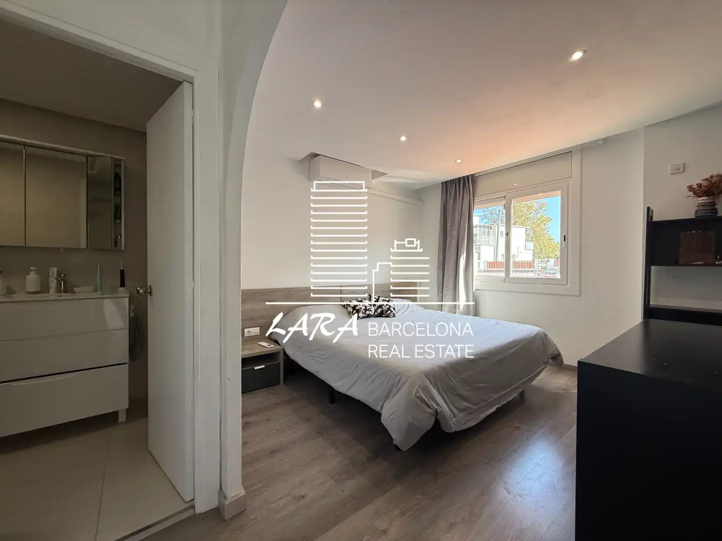 Dormitori de Casa adosada en venda en Castelldefels amb Aire condicionat, Jardí privat i Terrassa