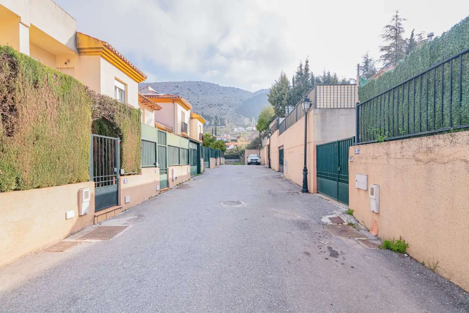Vista exterior de Casa o chalet en venta en Alfacar con Balcón