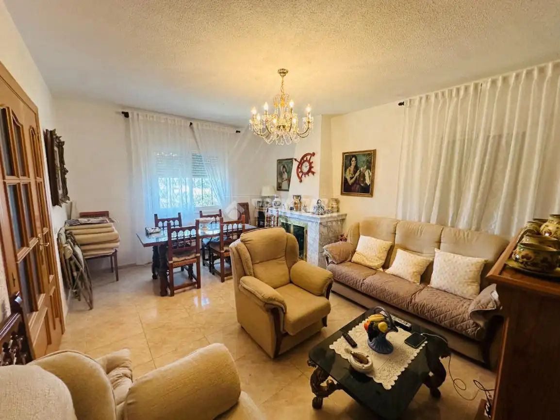 Sala de estar de Casa o chalet en venta en Escalona con Calefacción, Piscina y Amueblado