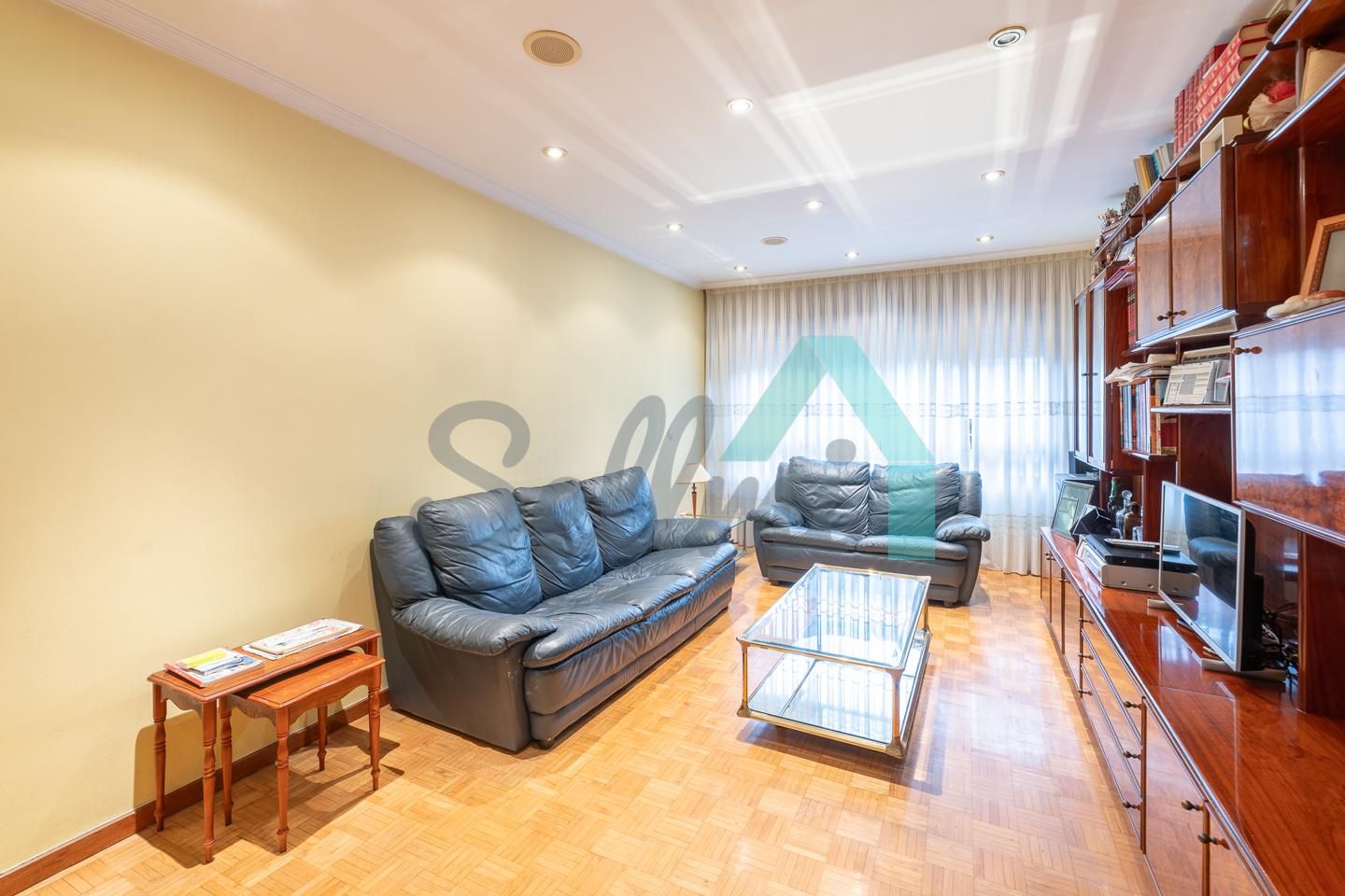 Living room of Flat for sale in Oviedo   with Heating, Parquet flooring and Terrace