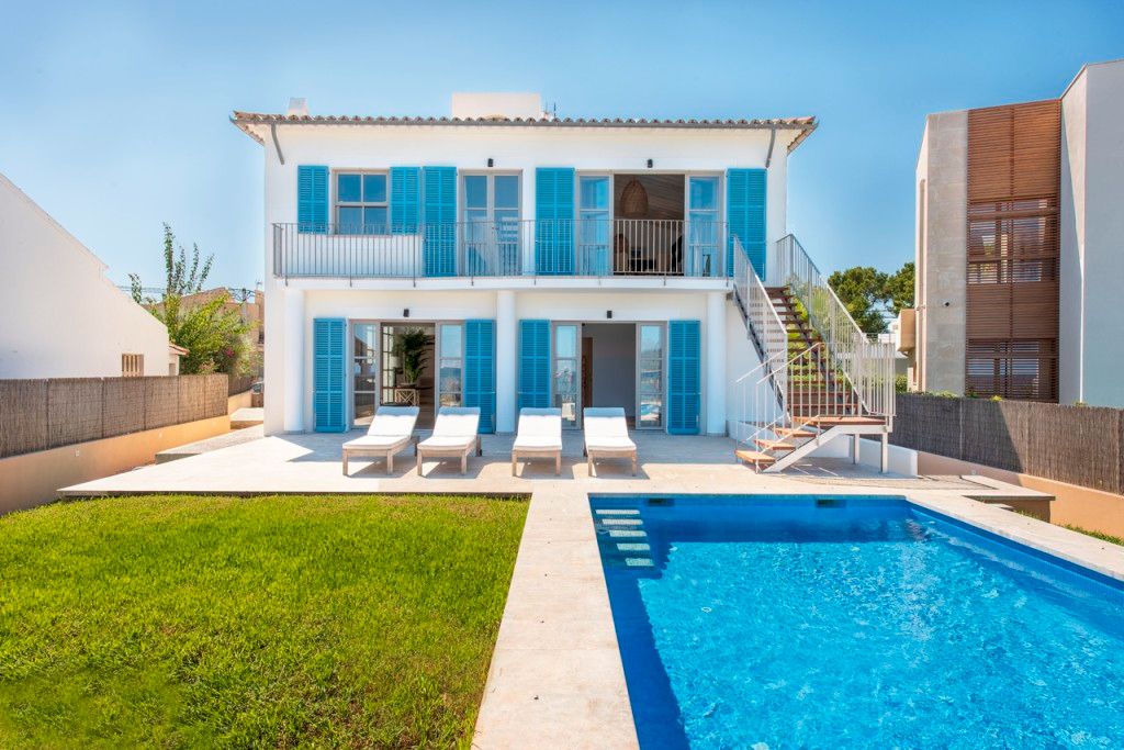 Exterior view of House or chalet for sale in Alcúdia  with Air Conditioner, Heating and Private garden