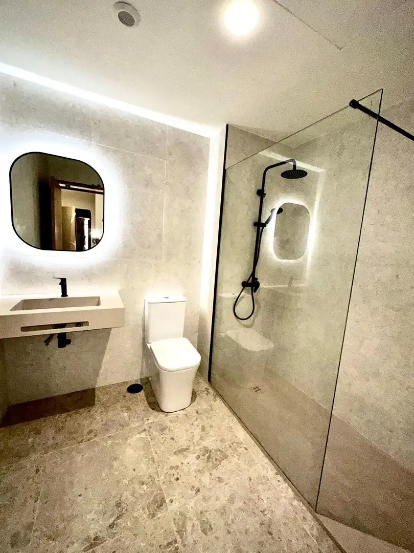 Baño de Piso en venta en Guía de Isora con Terraza, Trastero y Balcón