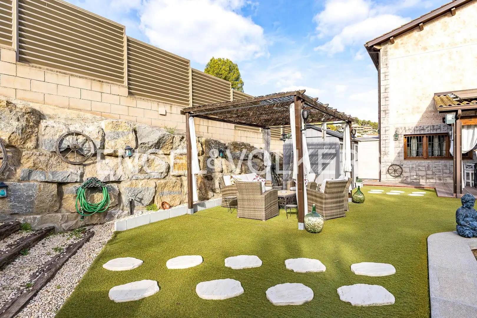 Terrassa de Casa o xalet en venda en Rubí amb Calefacció, Jardí privat i Piscina