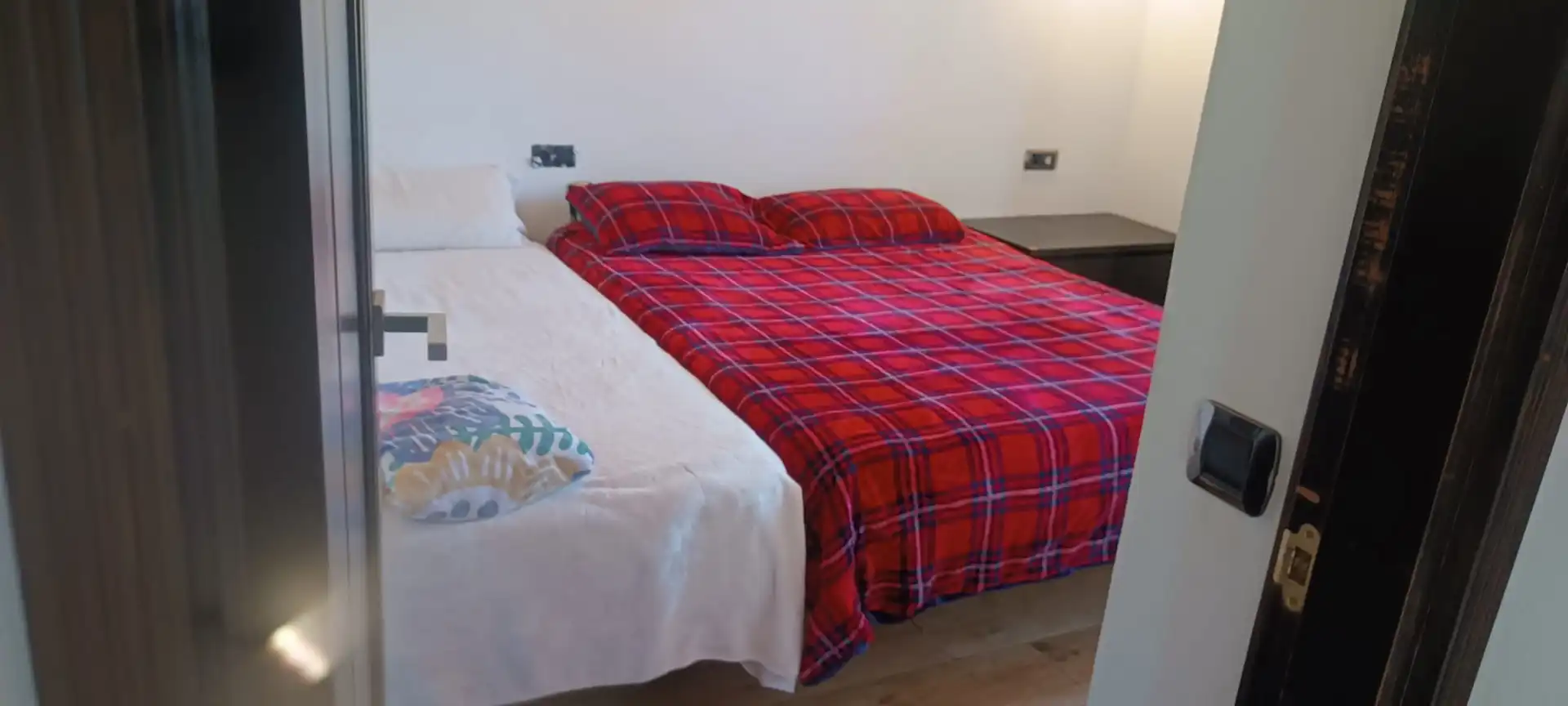 Dormitori de Finca rústica en venda en Estepona amb Jardí privat