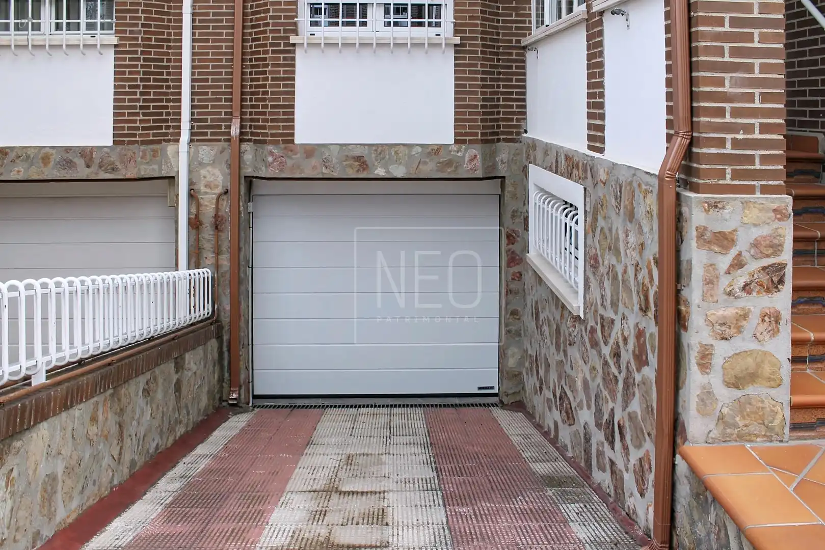 Aparcament de Casa adosada en venda en Getafe amb Calefacció, Jardí privat i Terrassa