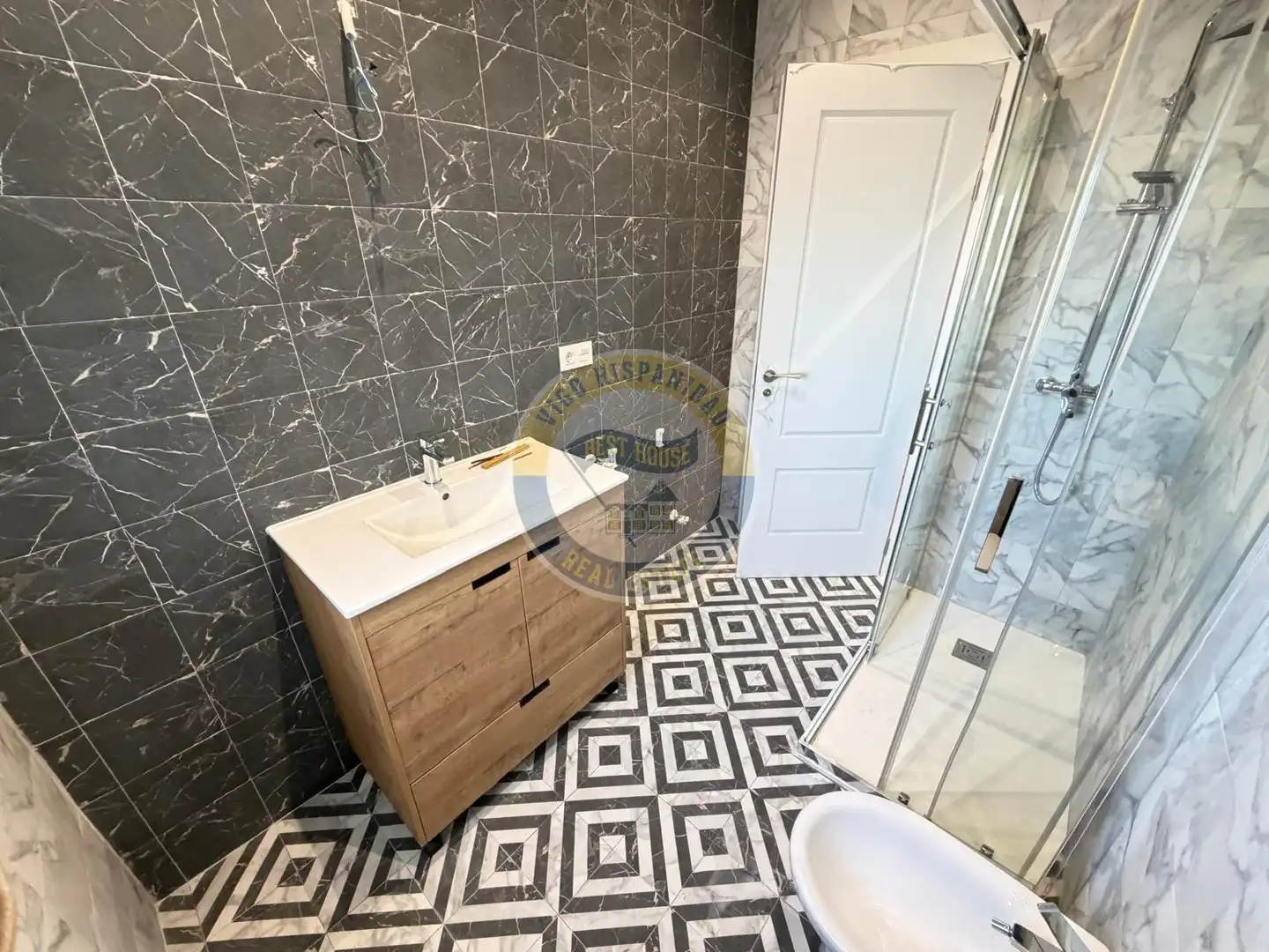 Baño de Piso de alquiler en Vigo  con Calefacción, Parquet y Amueblado