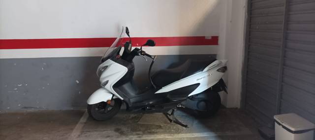 Garaje en Alquiler en Carrer de Collserola en La Florida