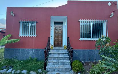 Vista exterior de Casa o xalet en venda en Las Palmas de Gran Canaria amb Jardí privat, Terrassa i Traster
