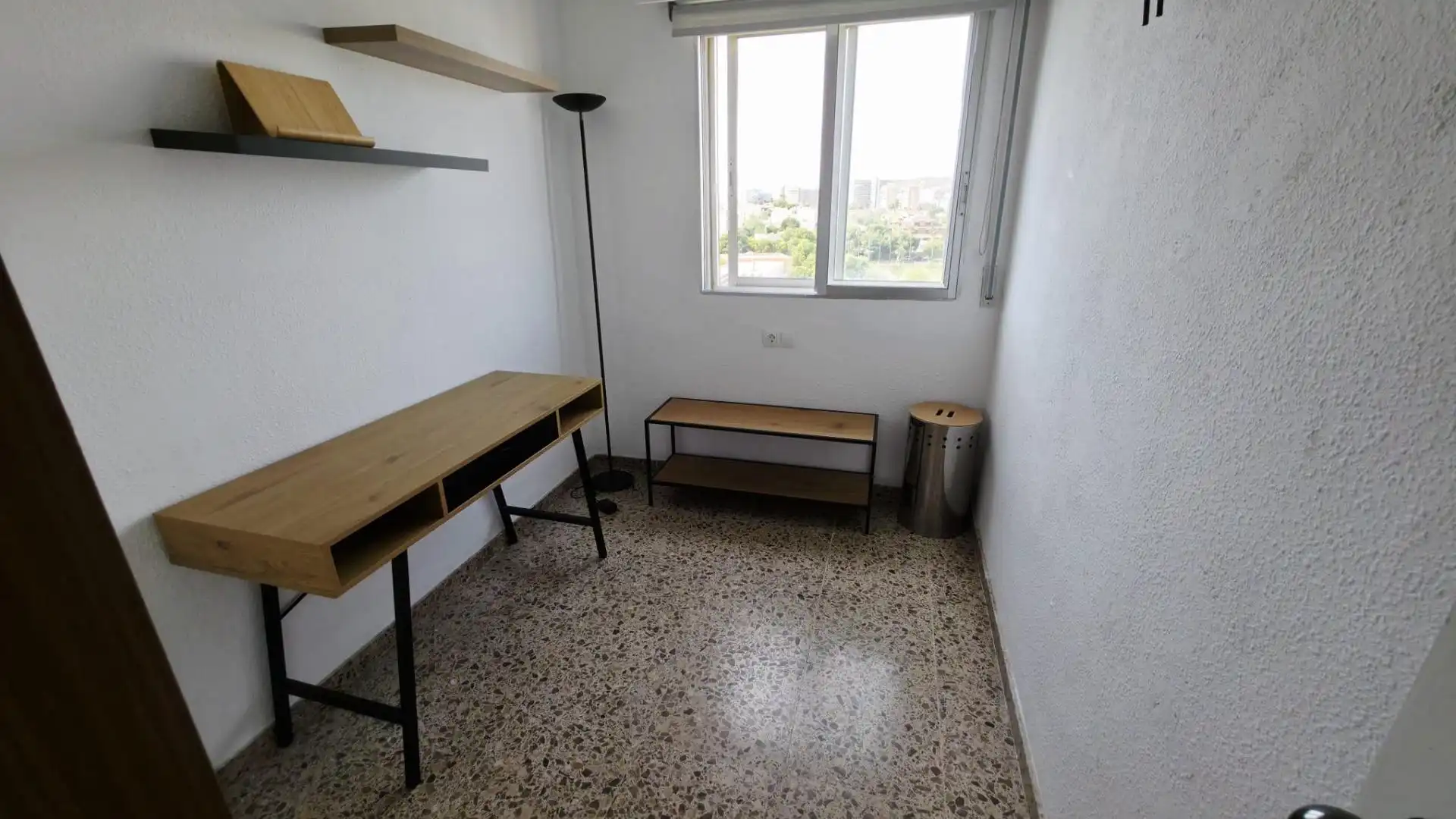 Dormitori de Pis en venda en Alicante / Alacant amb Jardí privat, Terrassa i Moblat