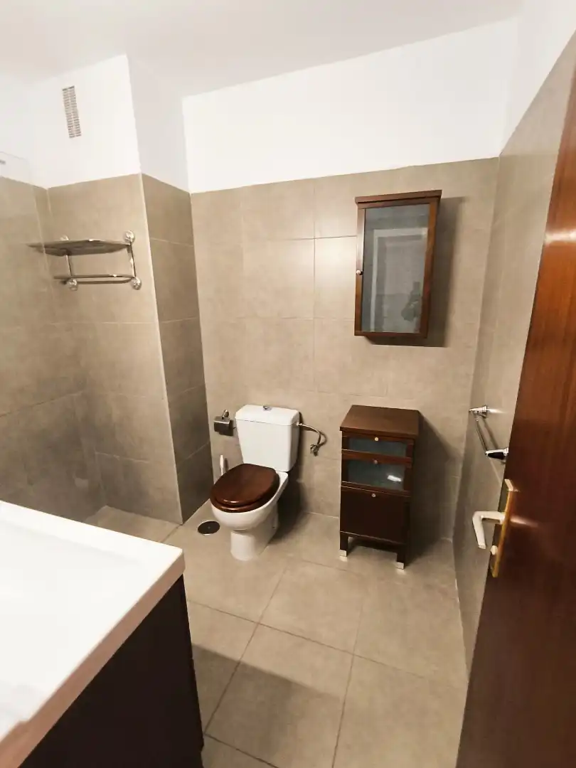 Baño de Piso en venta en Santa Cruz de Tenerife con Horno, Lavadora y Balcón