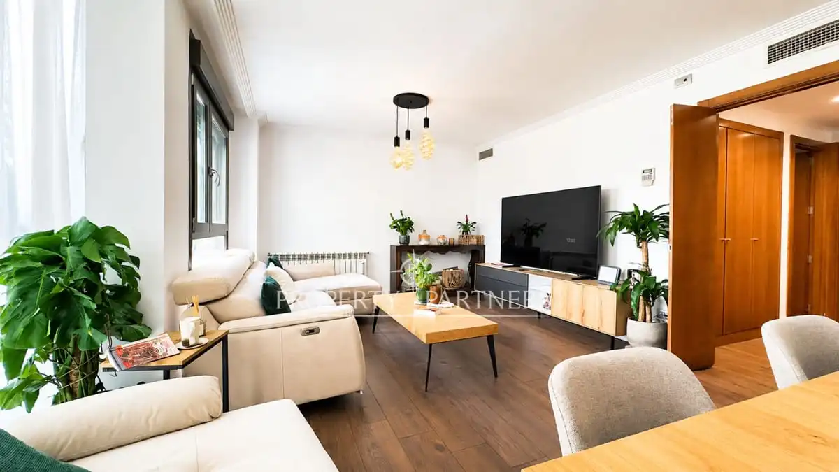 Apartment with pool for sale in Avenida de los Prunos