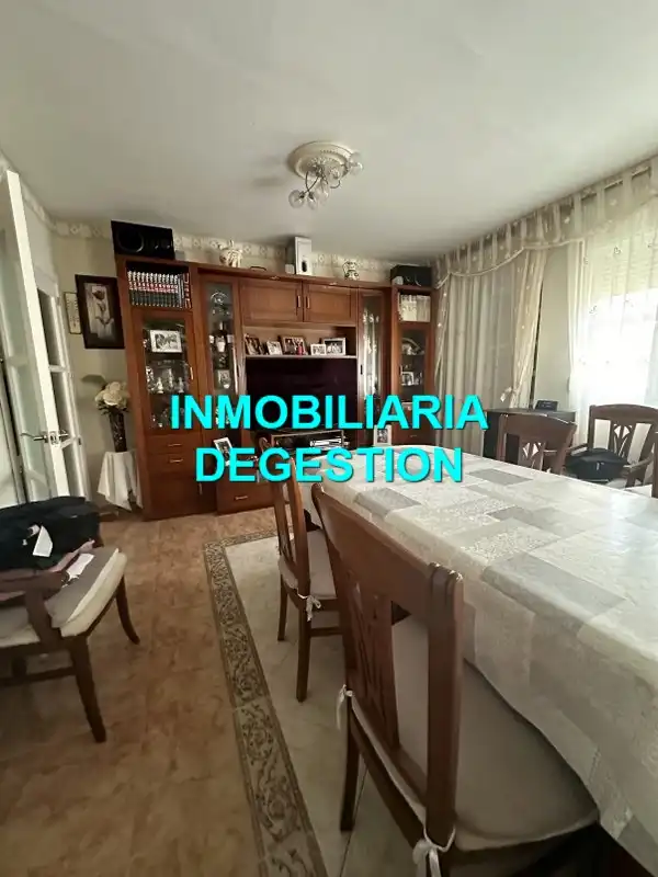 Dormitori de Casa o xalet en venda en Linares amb Aire condicionat, Calefacció i Jardí privat