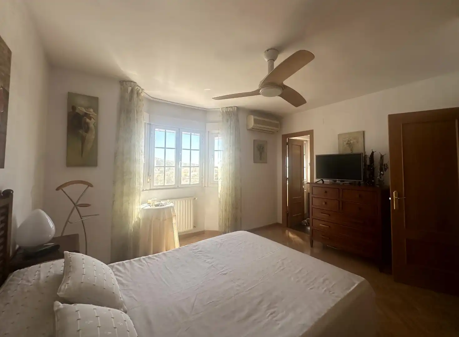 Schlafzimmer von Einfamilien-Reihenhaus zum Verkauf in Algete mit Klimaanlage, Heizung und Privatgarten