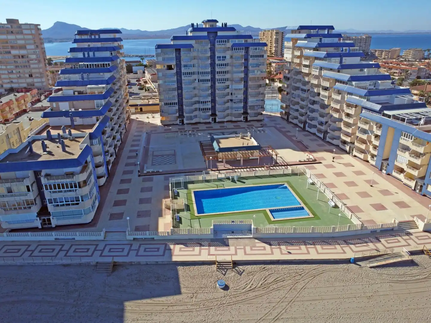 Piscina de Piso en venta en La Manga del Mar Menor con Terraza y Piscina comunitaria
