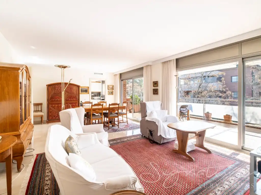 Living room of Attic for sale in Sant Cugat del Vallès  with Air Conditioner, Terrace and Swimming Pool