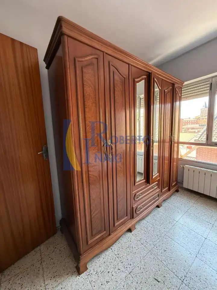 Dormitori de Pis en venda en Valencia de Don Juan amb Calefacció