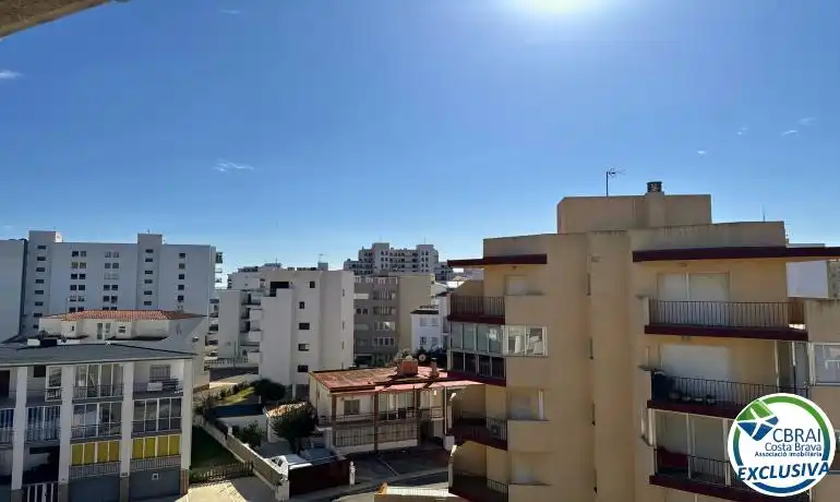 Vista exterior de Apartament en venda en Roses amb Calefacció i Moblat