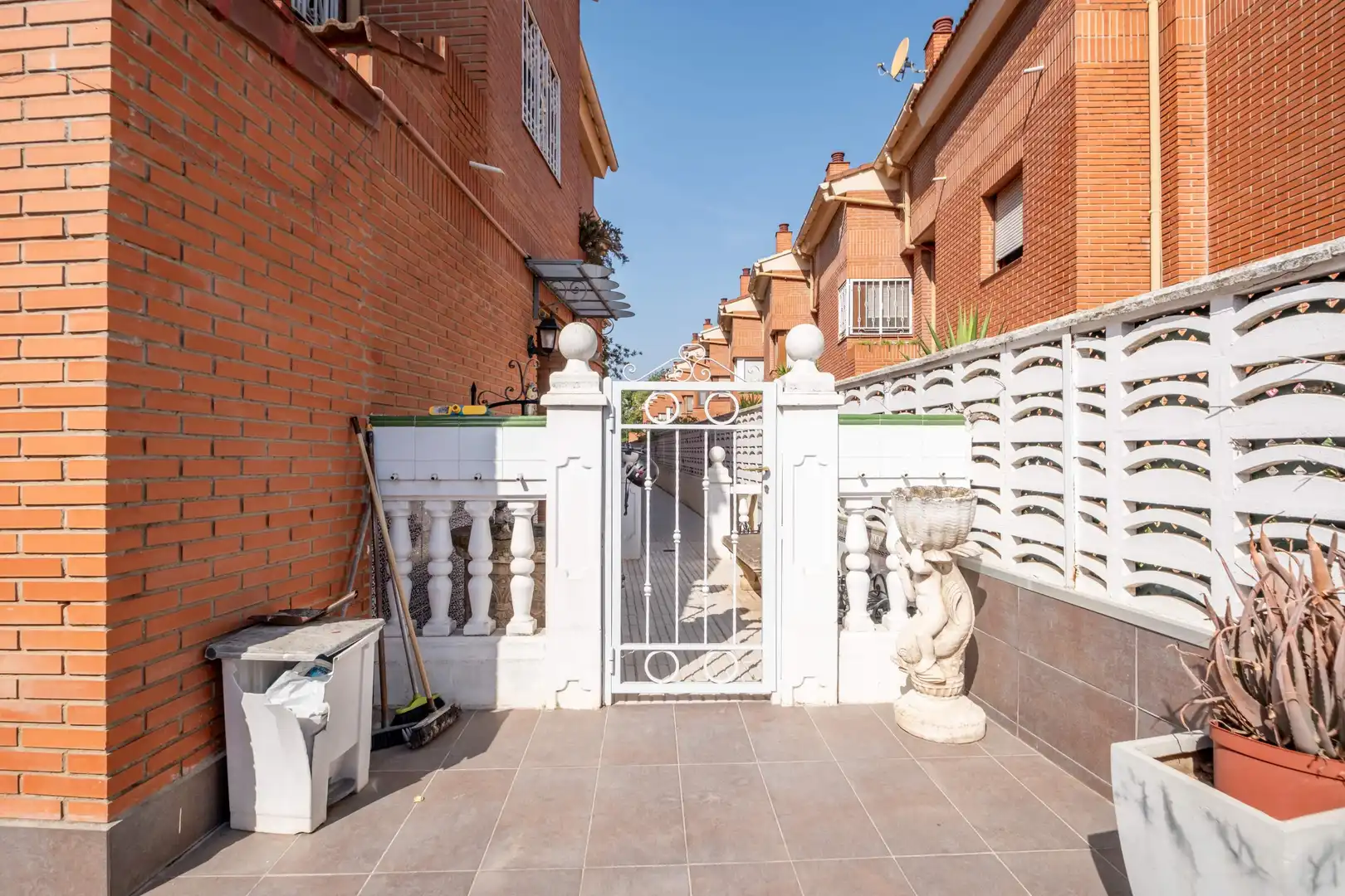 Vista exterior de Casa o chalet en venta en Zaragoza con Calefacción, Jardín privado y Terraza