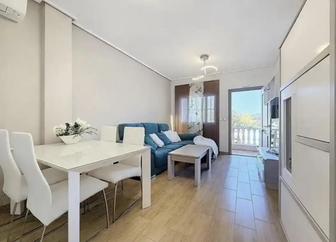 Sala d'estar de Casa adosada en venda en Castalla amb Aire condicionat, Jardí privat i Traster