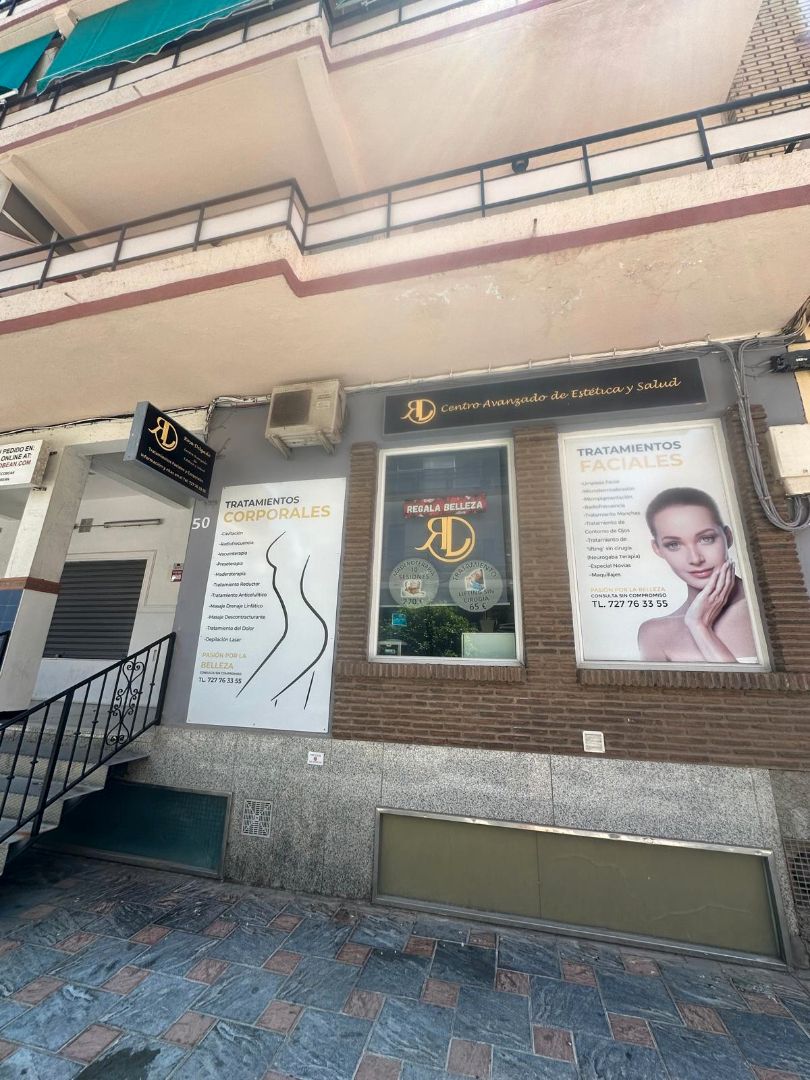 Local de lloguer en Fuengirola amb Aire condicionat, Moblat i Alarma