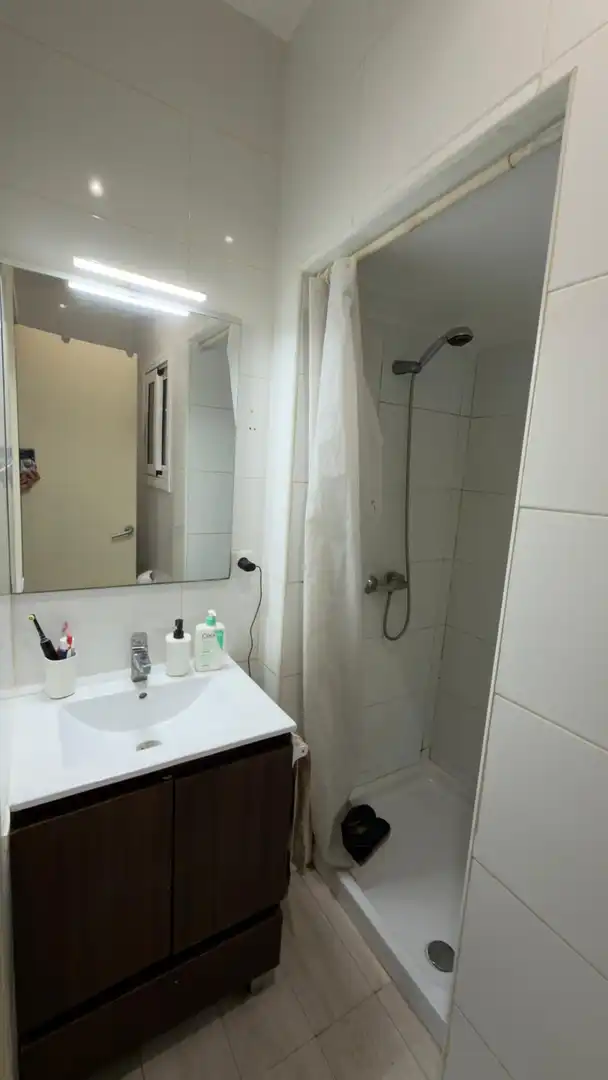Bany de Pis en venda en L'Hospitalet de Llobregat amb Terrassa