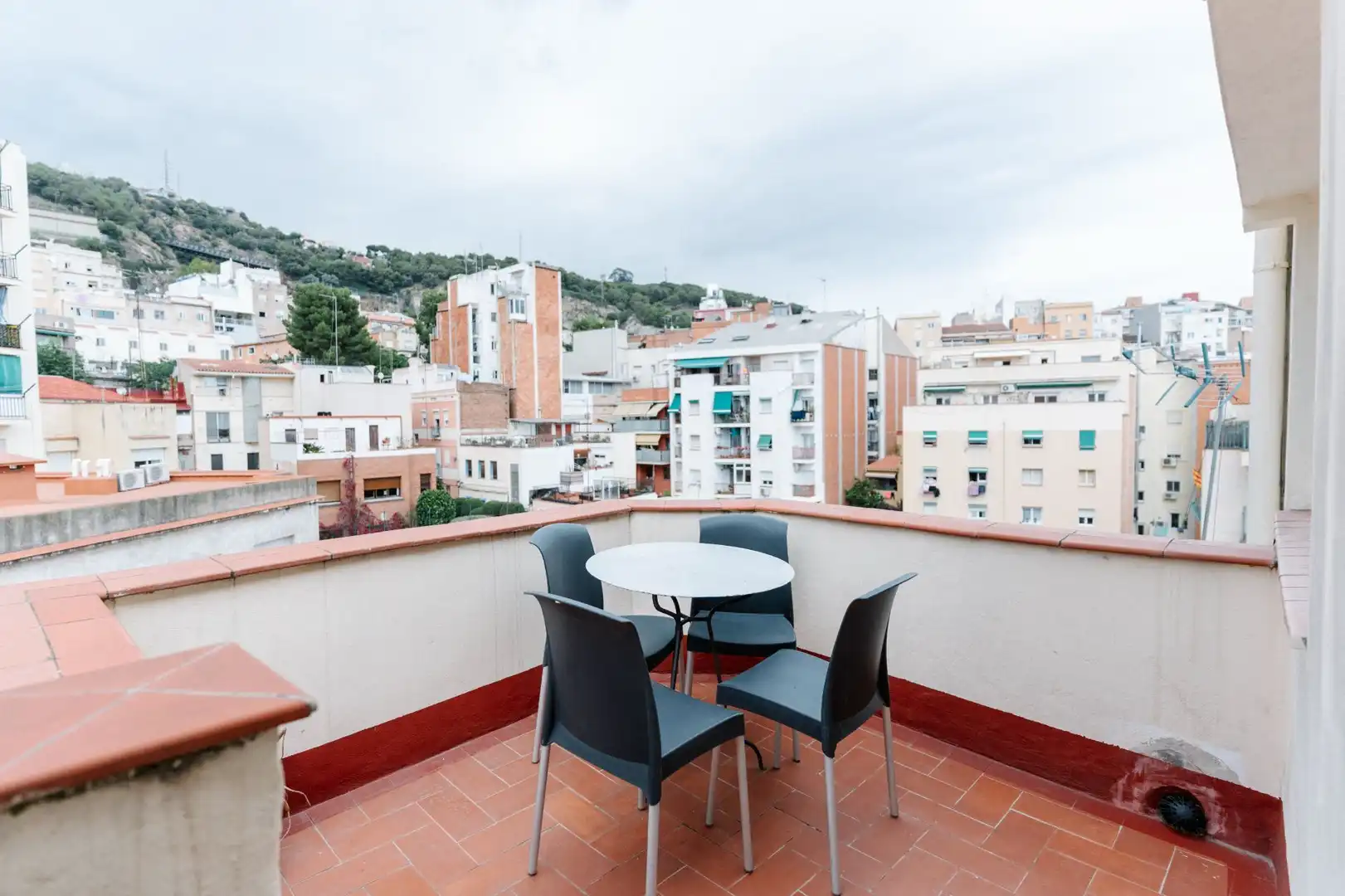 Terrasse von Dachboden zur Miete in Barcelona mit Klimaanlage und Möbliert