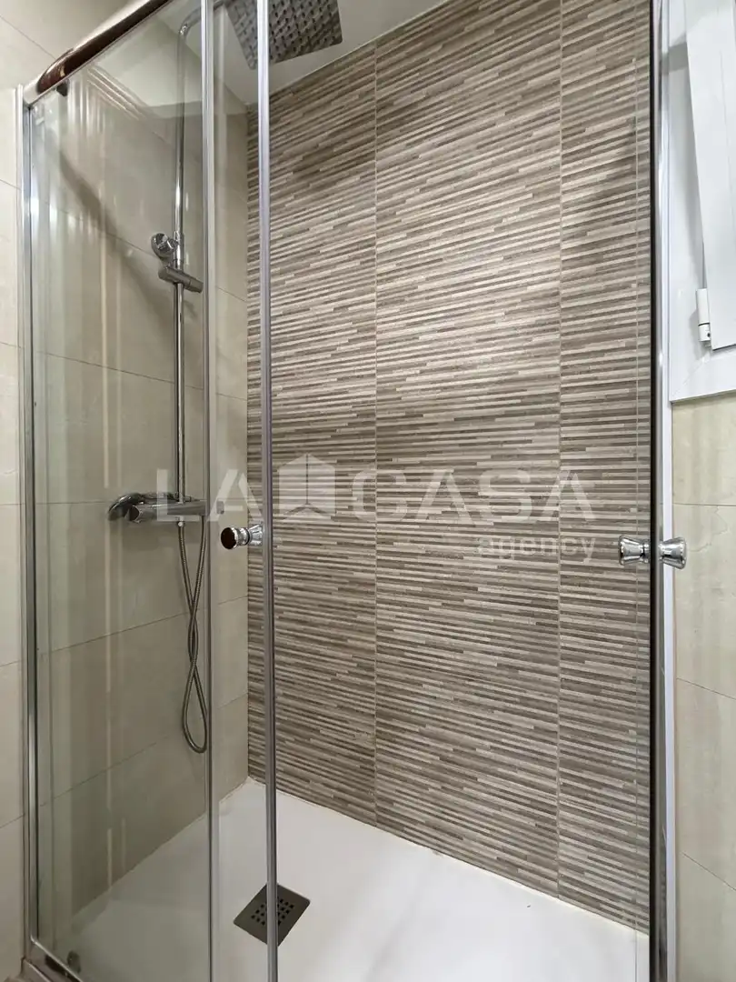 Baño de Piso en venta en Santa Coloma de Gramenet con Calefacción