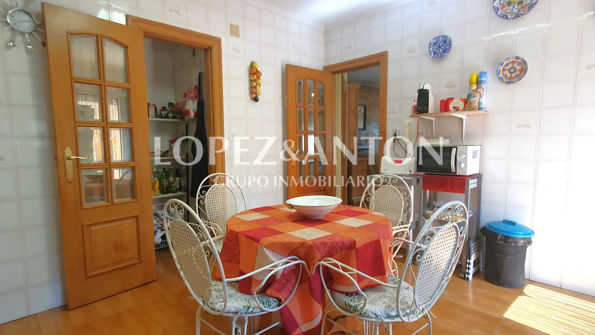 Kitchen of Houses for sale in L'Eliana  with Air Conditioner, Private garden and Terrace