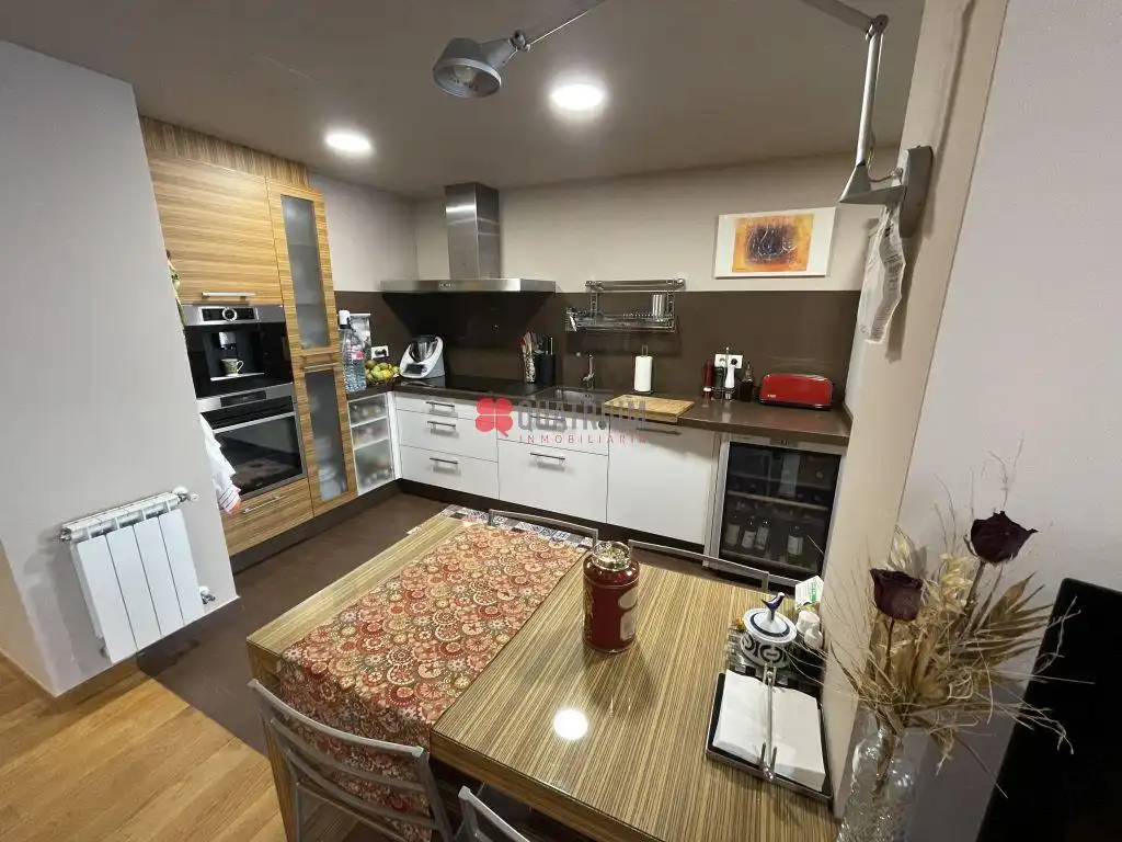 Appartamento con ascensore in vendita a Avenida Rosalía de Castro, imagen 7