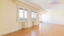 Living room of Flat to rent in  Madrid Capital  with Air Conditioner, Heating and Terrace