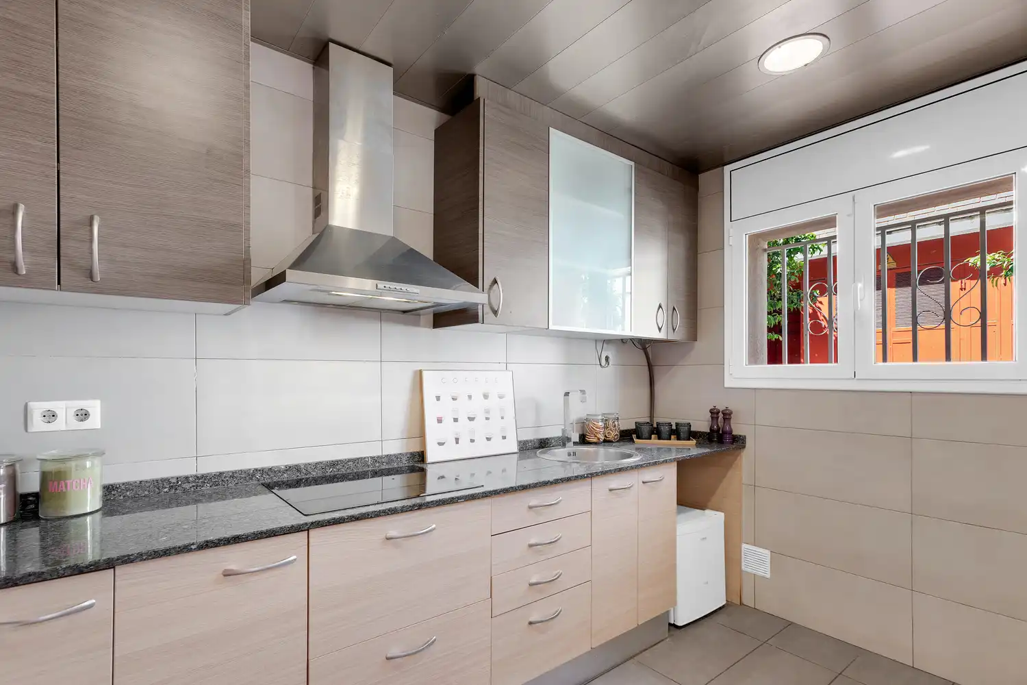 Cocina de Casa adosada en venta en Barcelona con Aire acondicionado, Calefacción y Jardín privado