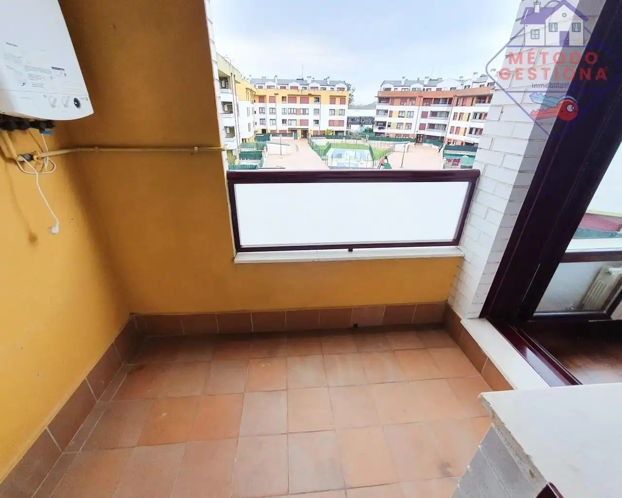 Terraza de Piso en venta en Entrambasaguas con Calefacción, Balcón y Piscina comunitaria