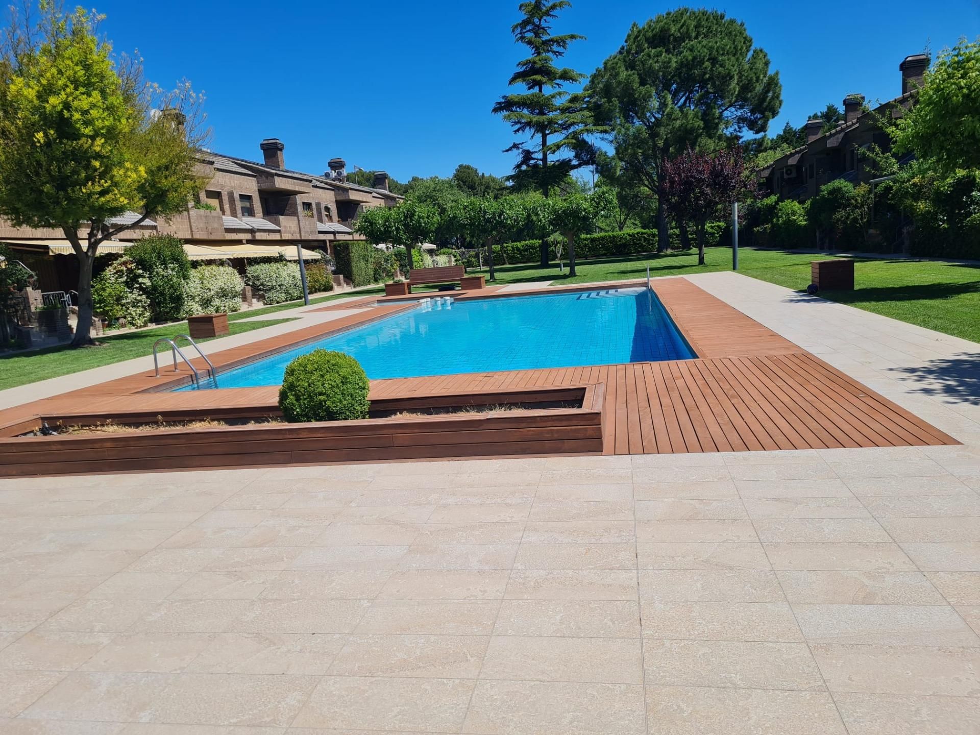 Piscina de Casa adosada en venda en  Lleida Capital amb Aire condicionat, Calefacció i Jardí privat