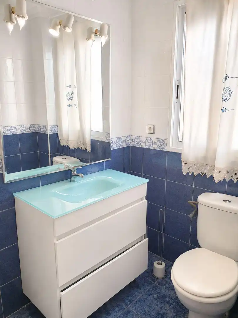 Bany de Casa o xalet en venda en Alicante / Alacant amb Terrassa, Piscina i Balcó