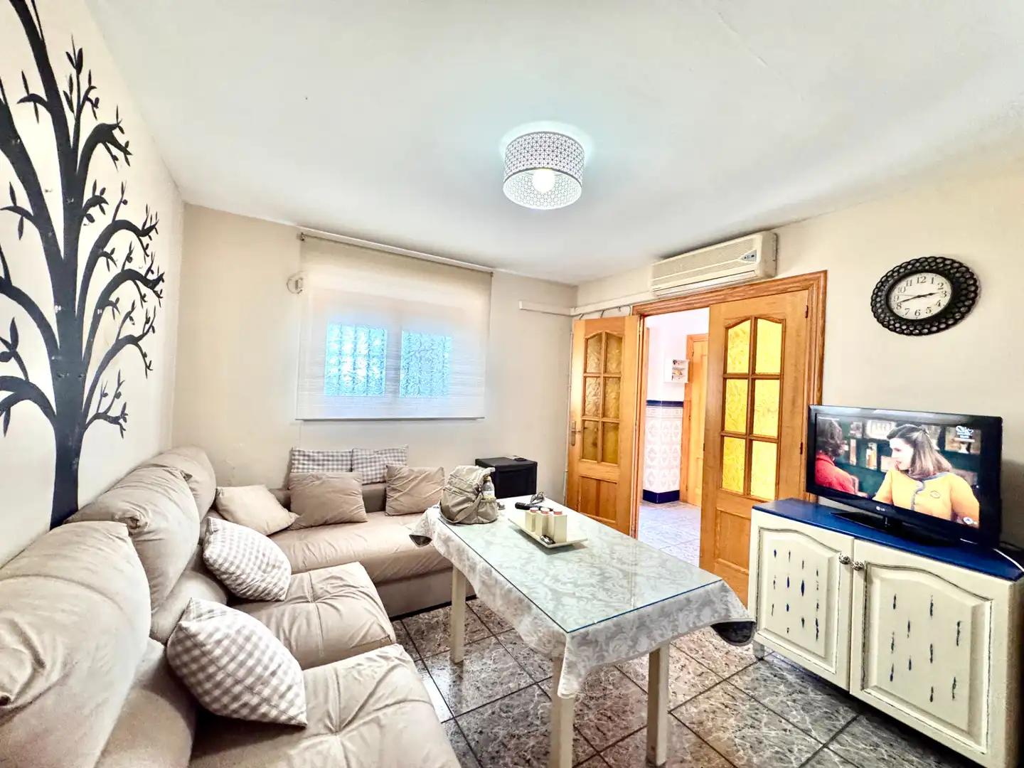 Sala d'estar de Casa o xalet en venda en Ugíjar amb Terrassa, Traster i Moblat