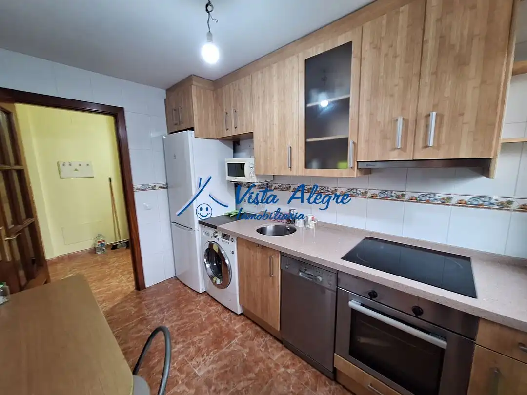 Cocina de Piso en venta en Anguciana con Calefacción, Trastero y Piscina