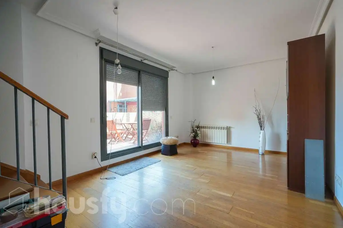 Sala d'estar de Pis en venda en Madrid amb Aire condicionat, Calefacció i Jardí privat