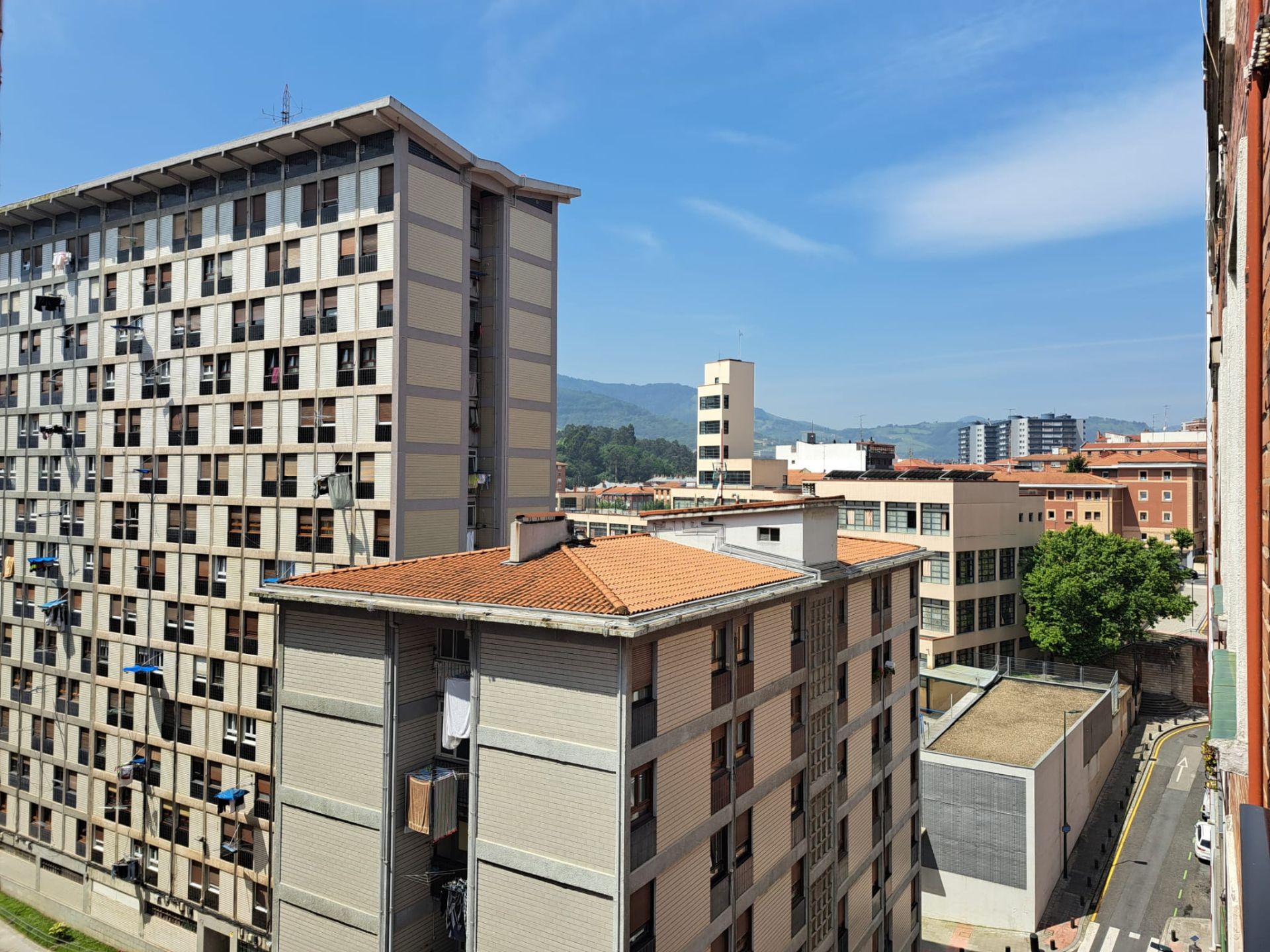 Vista exterior de Pis en venda en Bilbao  amb Calefacció, Moblat i Balcó