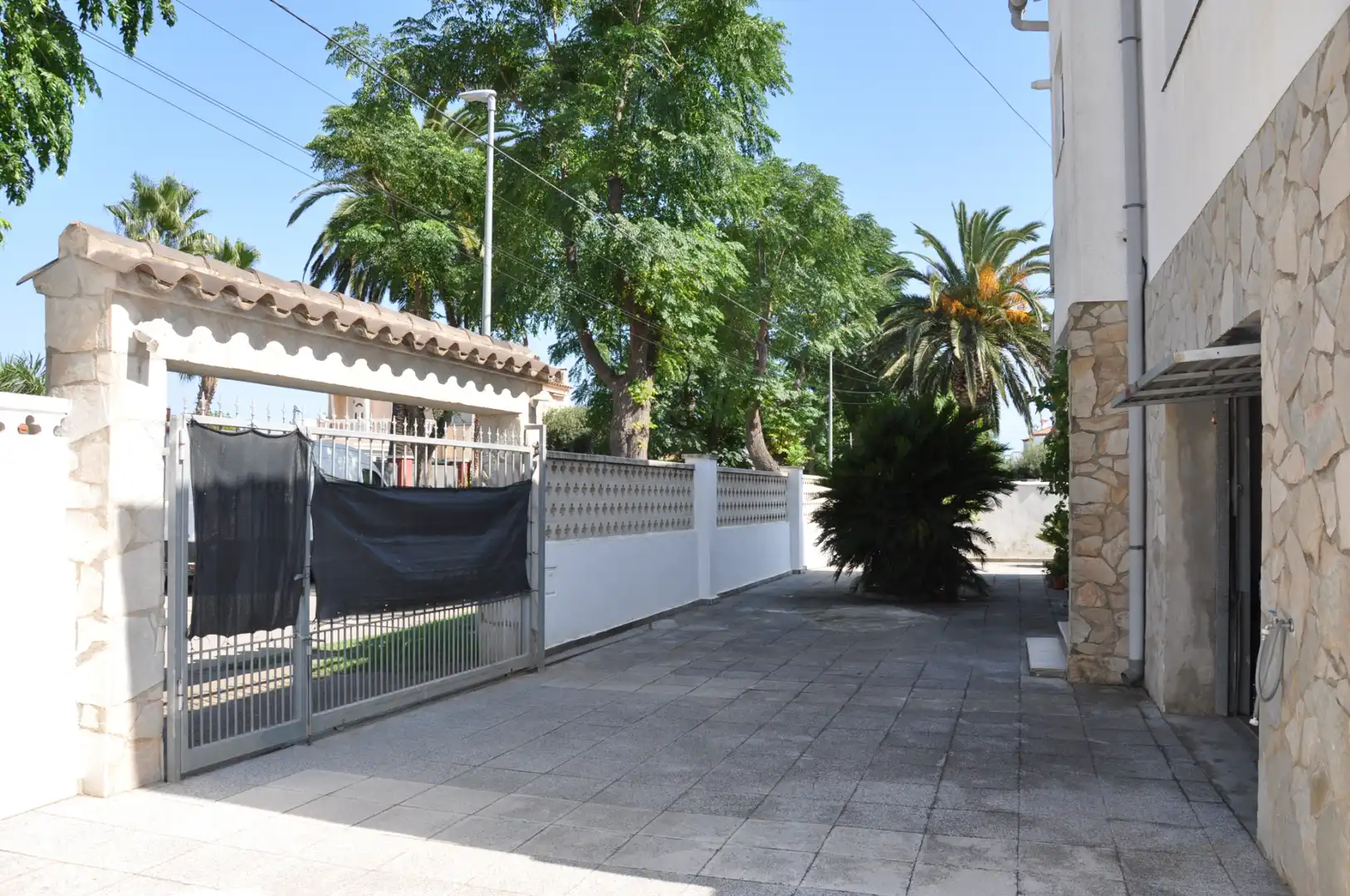 Vista exterior de Casa o chalet en venta en Empuriabrava con Aire acondicionado, Calefacción y Jardín privado