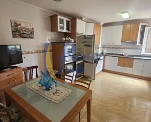 Cuina de Apartament en venda en Valencia de Don Juan amb Calefacció, Terrassa i Traster
