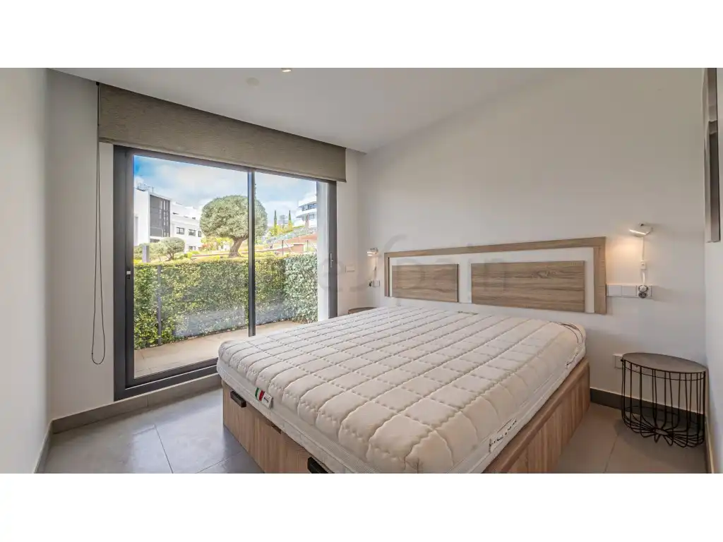 Dormitori de Apartament en venda en Fuengirola amb Jardí privat, Moblat i Piscina comunitària