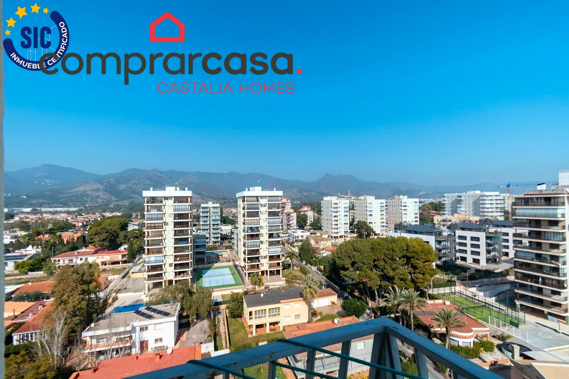 Vista exterior de Apartament en venda en Benicasim / Benicàssim amb Terrassa, Moblat i Piscina comunitària