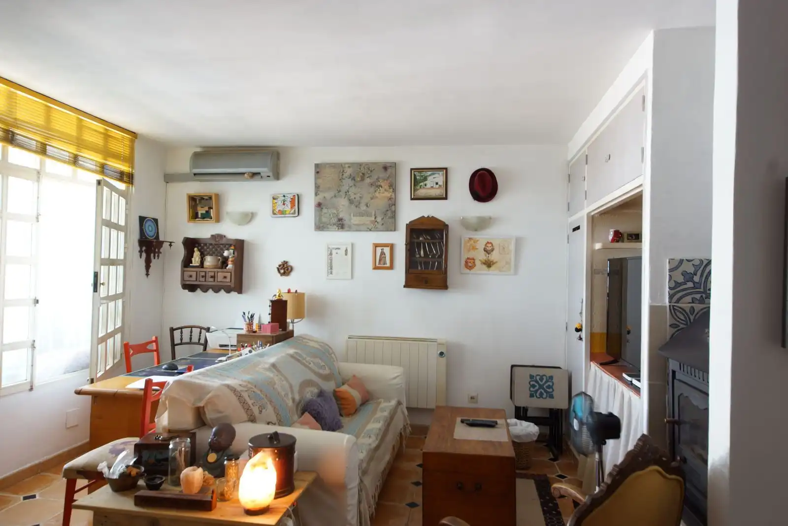 Sala d'estar de Casa adosada en venda en Marbella amb Aire condicionat, Traster i Moblat