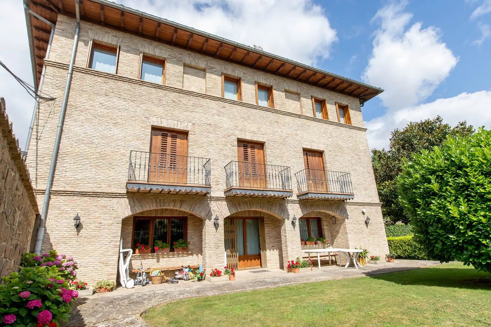 Vista exterior de Casa o chalet en venta en Puente la Reina / Gares con Calefacción, Jardín privado y Trastero