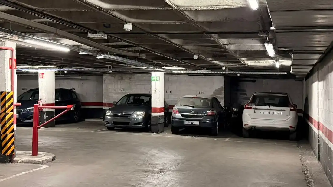 Parking of Flat for sale in Madrid  with Air Conditioner, Heating and Balcony