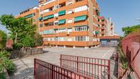 Vista exterior de Pis en venda en  Granada Capital amb Terrassa i Balcó